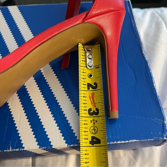 Red strapped heels - Picture 3 of 4